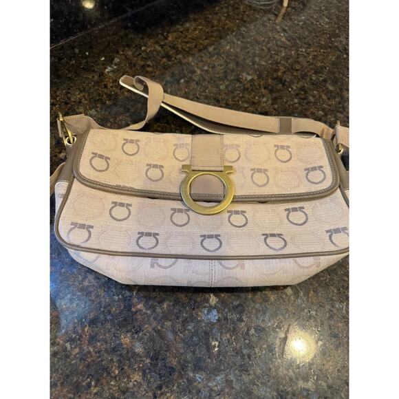 Salvatore Ferragamo Gancini Flap Adjustable Strap Shoulder Bag CoA - Picture 7 of 11